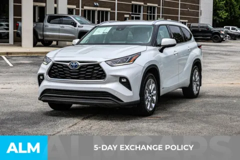 More photos of 2023 Toyota Highlander Hybrid Limited at ALM Newnan, GA
