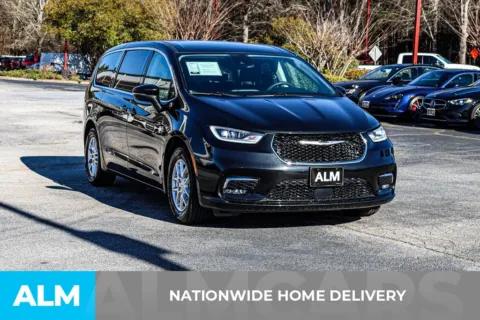 More photos of 2023 Chrysler Pacifica Touring L at ALM Newnan, GA