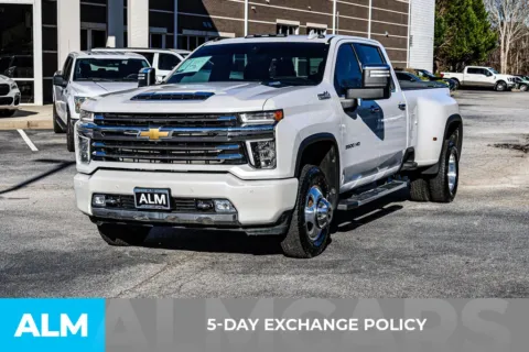 More photos of 2022 Chevrolet Silverado 3500HD High Country at ALM Newnan, GA