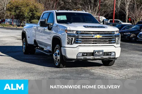 More photos of 2022 Chevrolet Silverado 3500HD High Country at ALM Newnan, GA