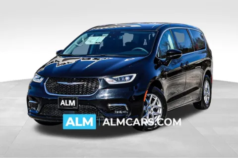 Black 2024 Chrysler Pacifica Touring L for sale in Newnan, GA