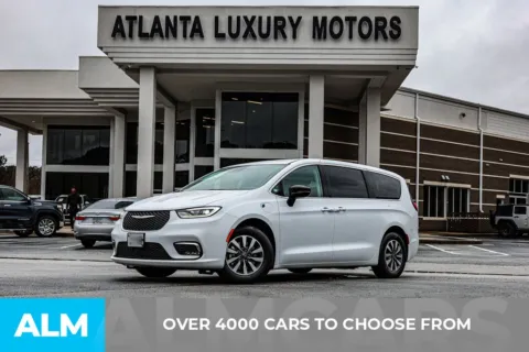 Photos of 2024 Chrysler Pacifica Hybrid Select for sale in Newnan, GA at ALM Newnan