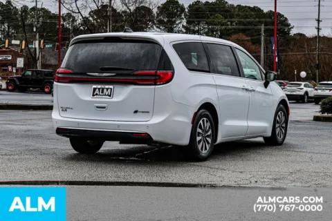 More photos of 2024 Chrysler Pacifica Hybrid Select at ALM Newnan, GA