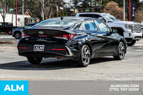 More photos of 2025 Hyundai Elantra SEL Sport at ALM Newnan, GA