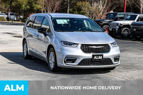 More photos of 2024 Chrysler Pacifica Touring L at ALM Newnan, GA