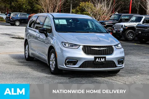 More photos of 2024 Chrysler Pacifica Touring L at ALM Newnan, GA