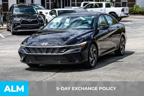 More photos of 2025 Hyundai Elantra SEL Sport at ALM Newnan, GA