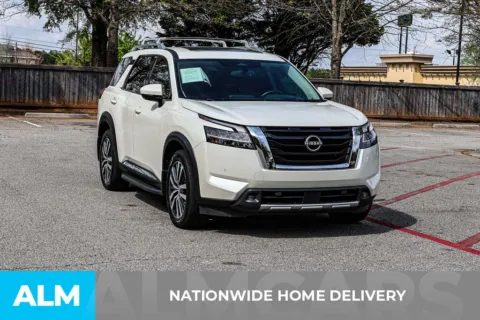 More photos of 2022 Nissan Pathfinder Platinum at ALM Newnan, GA