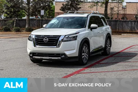 More photos of 2022 Nissan Pathfinder Platinum at ALM Newnan, GA