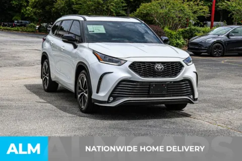 More photos of 2022 Toyota Highlander XSE at ALM Newnan, GA
