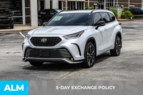 More photos of 2022 Toyota Highlander XSE at ALM Newnan, GA