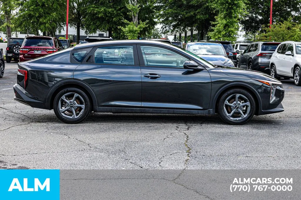 2025 Kia K4 LXS - Photo 9