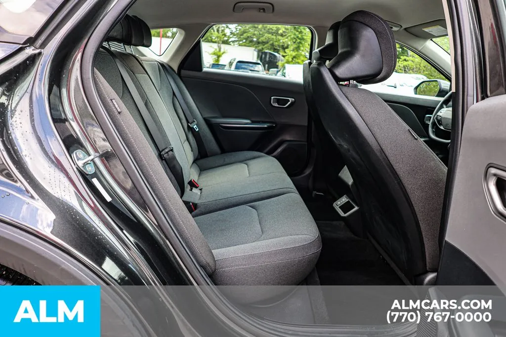 2025 Kia K4 LXS - Photo 21
