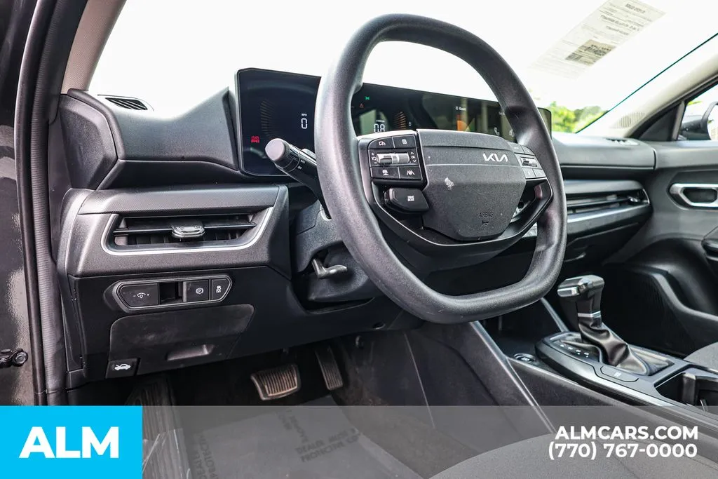 2025 Kia K4 LXS - Photo 24