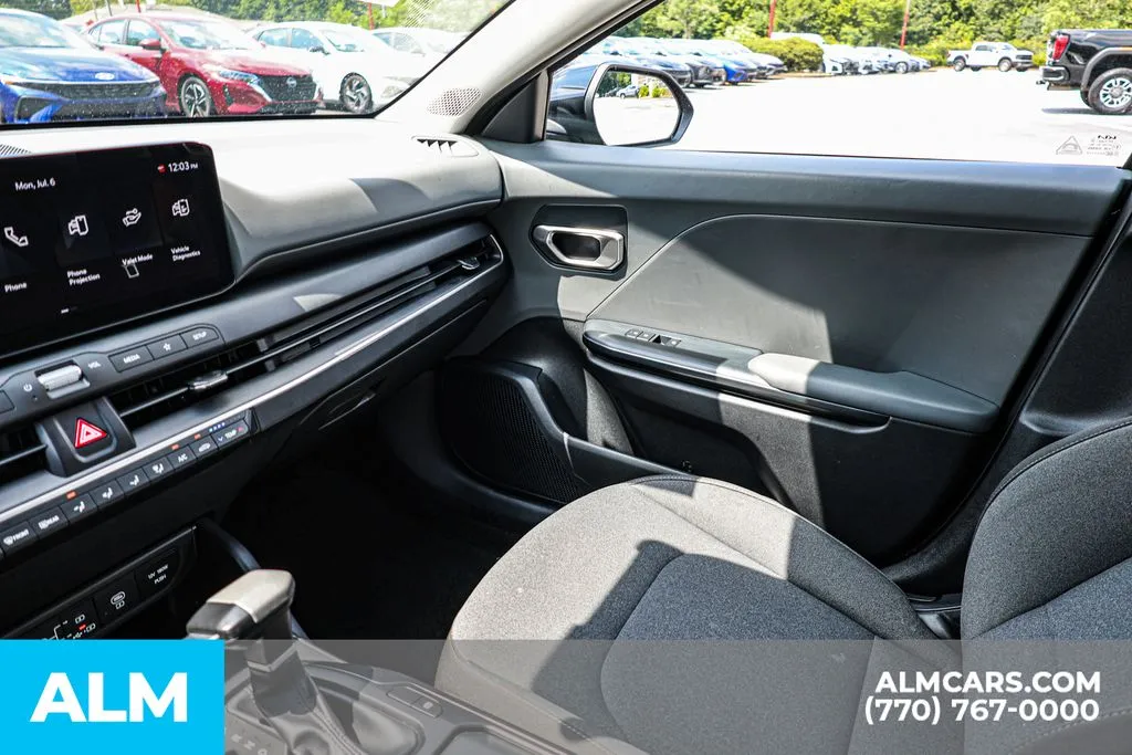 2025 Kia K4 LXS - Photo 41