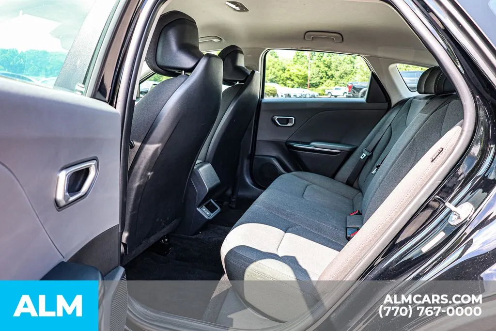2025 Kia K4 LXS - Photo 18
