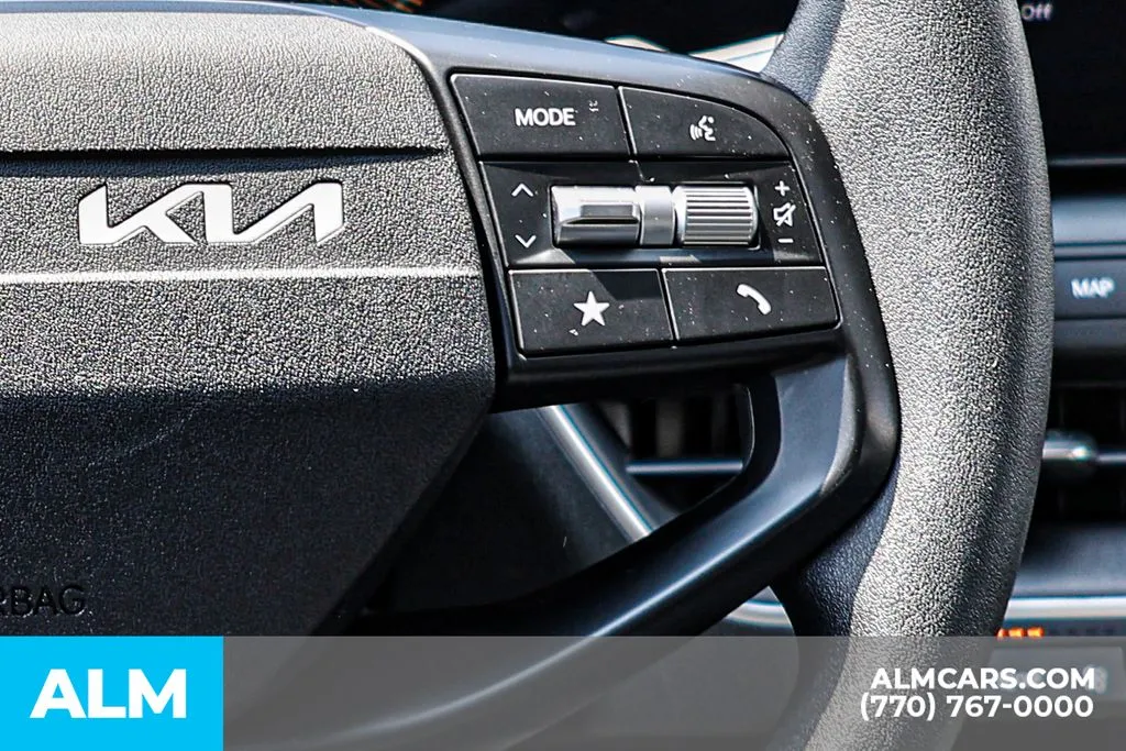 2025 Kia K4 LXS - Photo 33