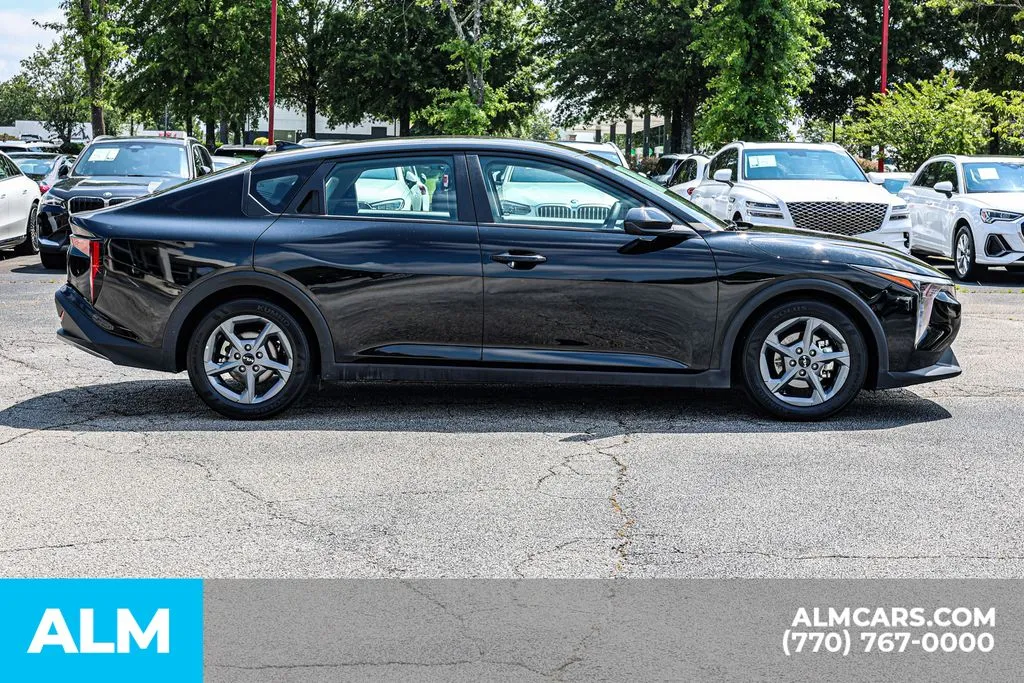 2025 Kia K4 LXS - Photo 9