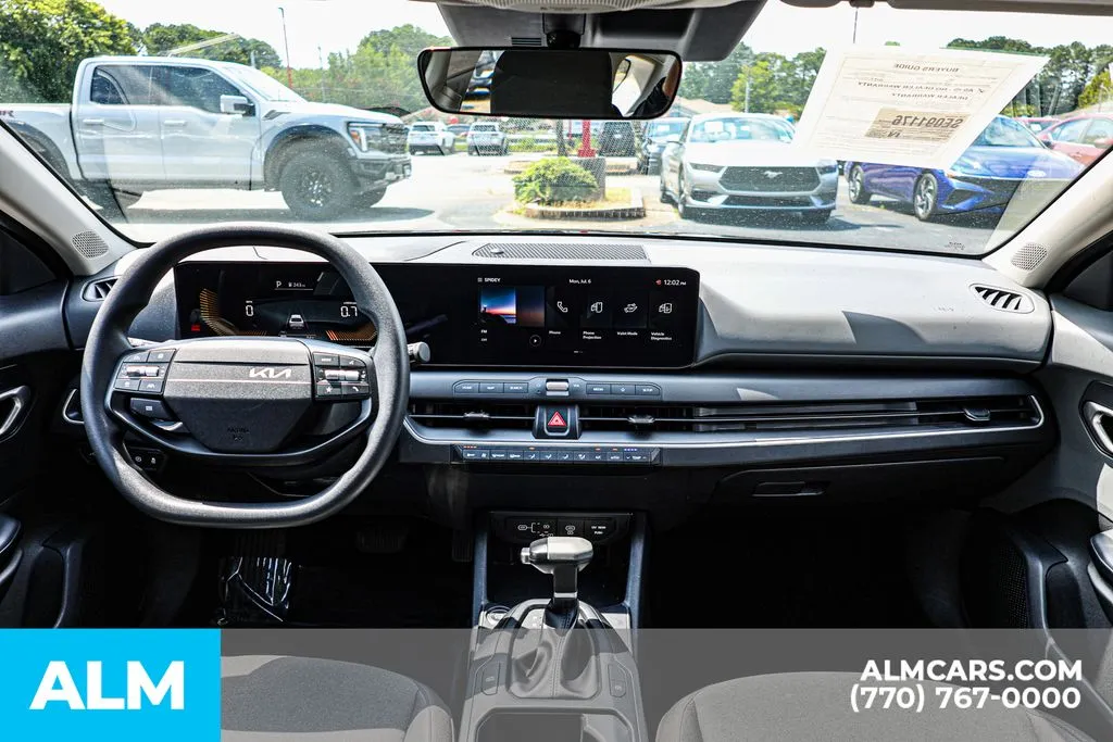 2025 Kia K4 LXS - Photo 27