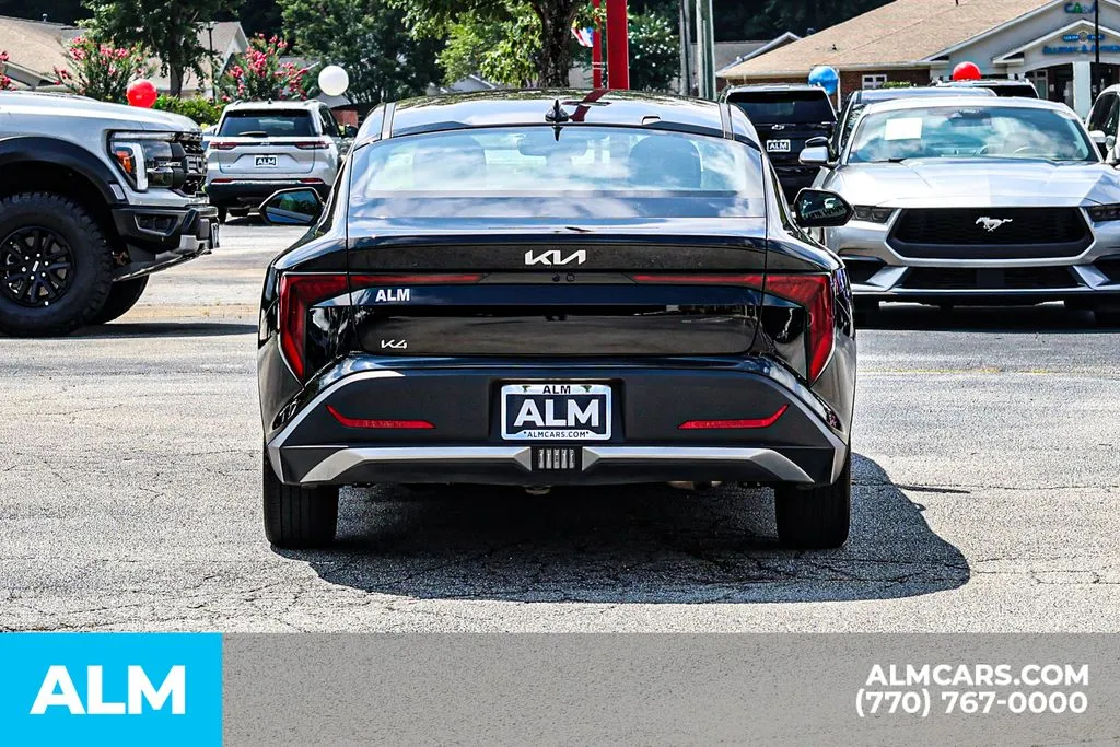 2025 Kia K4 LXS - Photo 11