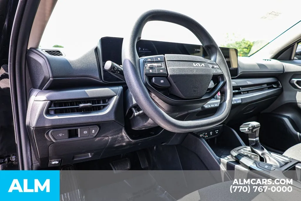 2025 Kia K4 LXS - Photo 24