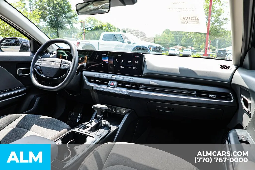 2025 Kia K4 LXS - Photo 28