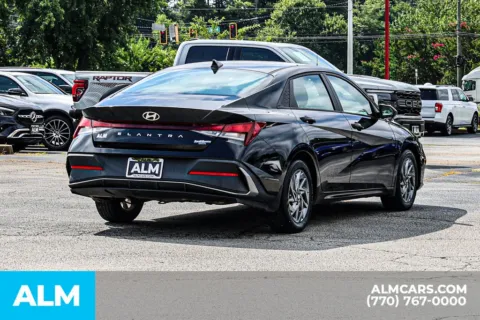 More photos of 2024 Hyundai Elantra SEL at ALM Newnan, GA