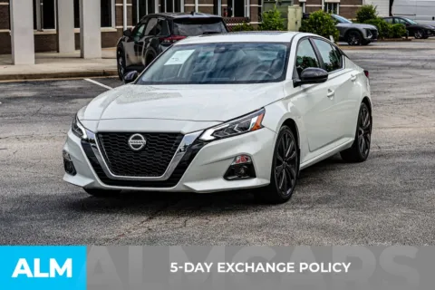 More photos of 2022 Nissan Altima 2.5 SR at ALM Newnan, GA