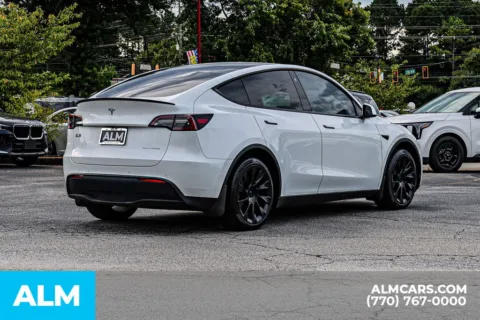 More photos of 2022 Tesla Model Y Long Range at ALM Newnan, GA