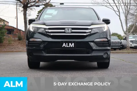 More photos of 2018 Honda Pilot Touring at ALM Newnan, GA