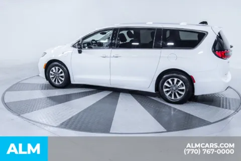 More photos of 2024 Chrysler Pacifica Hybrid Select at ALM Newnan, GA