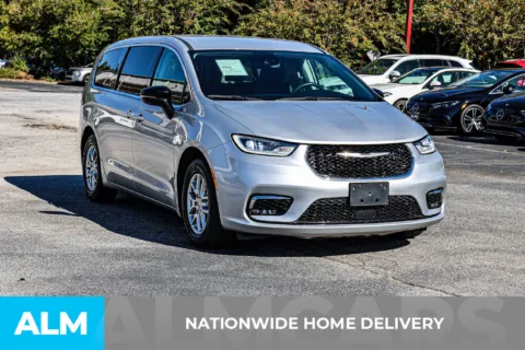 More photos of 2024 Chrysler Pacifica Touring L at ALM Newnan, GA