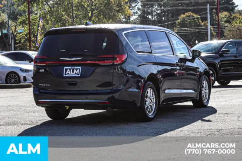 More photos of 2025 Chrysler Pacifica Select at ALM Newnan, GA