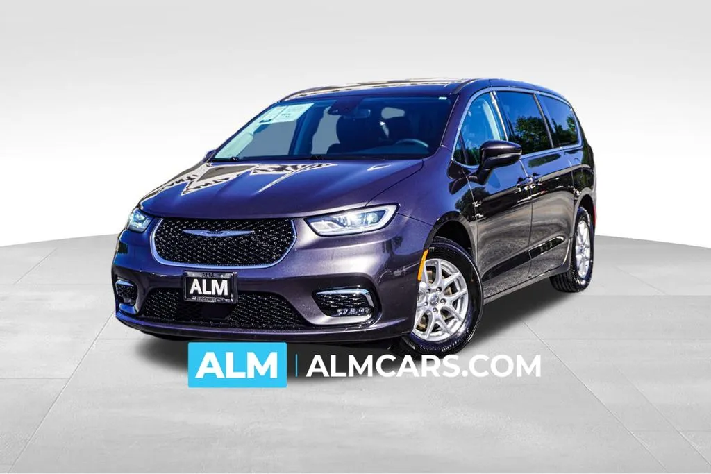 2023 Chrysler Pacifica Touring L for sale in Newnan, GA