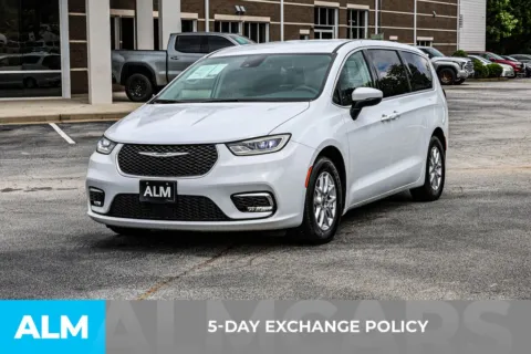 More photos of 2023 Chrysler Pacifica Touring L at ALM Newnan, GA