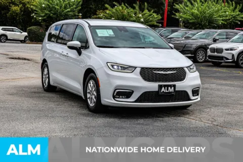 More photos of 2023 Chrysler Pacifica Touring L at ALM Newnan, GA