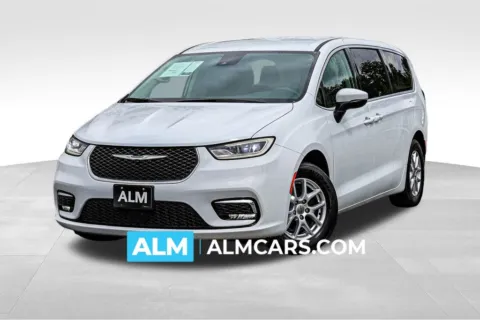 White 2023 Chrysler Pacifica Touring L for sale in Newnan, GA