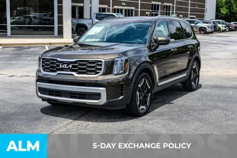 More photos of 2023 Kia Telluride S at ALM Newnan, GA
