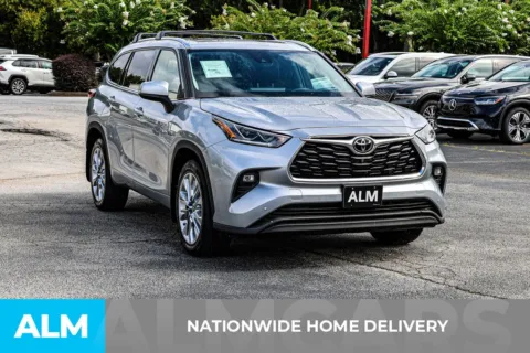 More photos of 2022 Toyota Highlander Limited at ALM Newnan, GA
