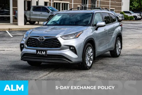 More photos of 2022 Toyota Highlander Limited at ALM Newnan, GA