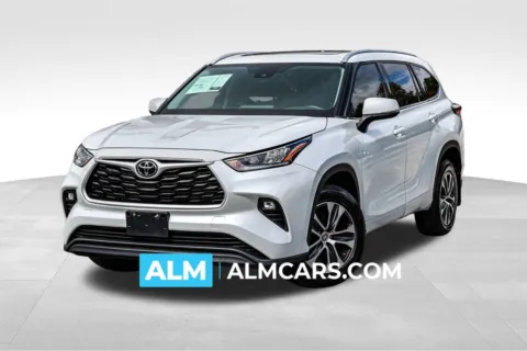 White 2022 Toyota Highlander XLE for sale in Newnan, GA