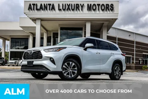 Another view of 2022 Toyota Highlander XLE for sale in Newnan, GA at ALM Newnan
