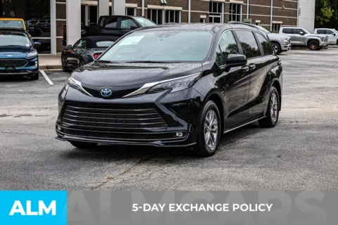 More photos of 2025 Toyota Sienna XLE at ALM Newnan, GA