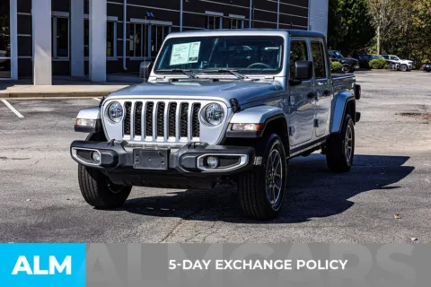 More photos of 2023 Jeep Gladiator Overland at ALM Newnan, GA