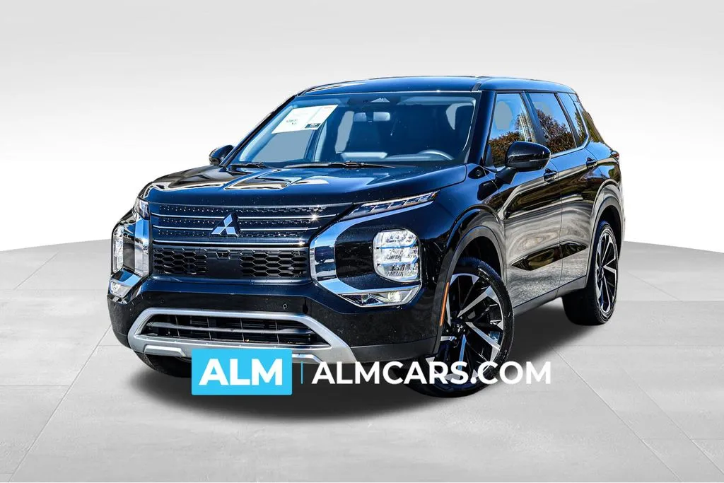 2024 Mitsubishi Outlander SE's photo