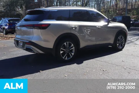 More photos of 2022 INFINITI QX60 LUXE at ALM Roswell, GA