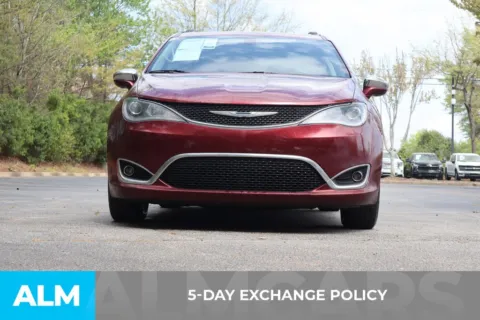 More photos of 2018 Chrysler Pacifica Limited at ALM Roswell, GA
