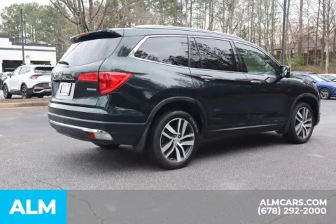 More photos of 2018 Honda Pilot Touring at ALM Roswell, GA