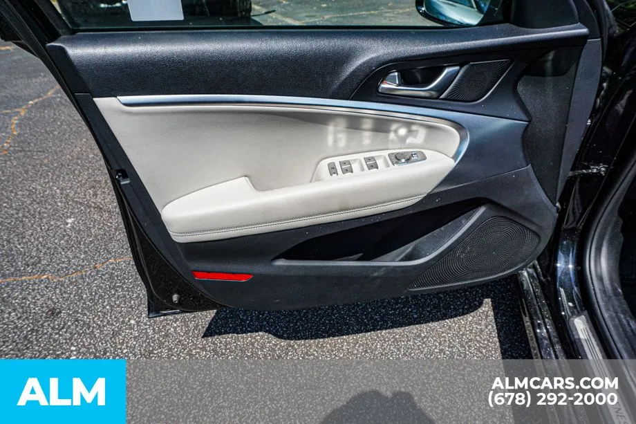 2025 GENESIS G70 Standard - Photo 47