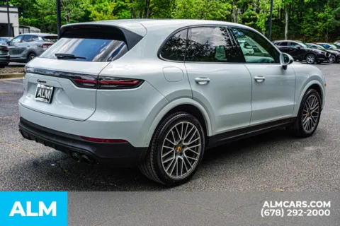 More photos of 2022 Porsche Cayenne Platinum Edition at ALM Roswell, GA